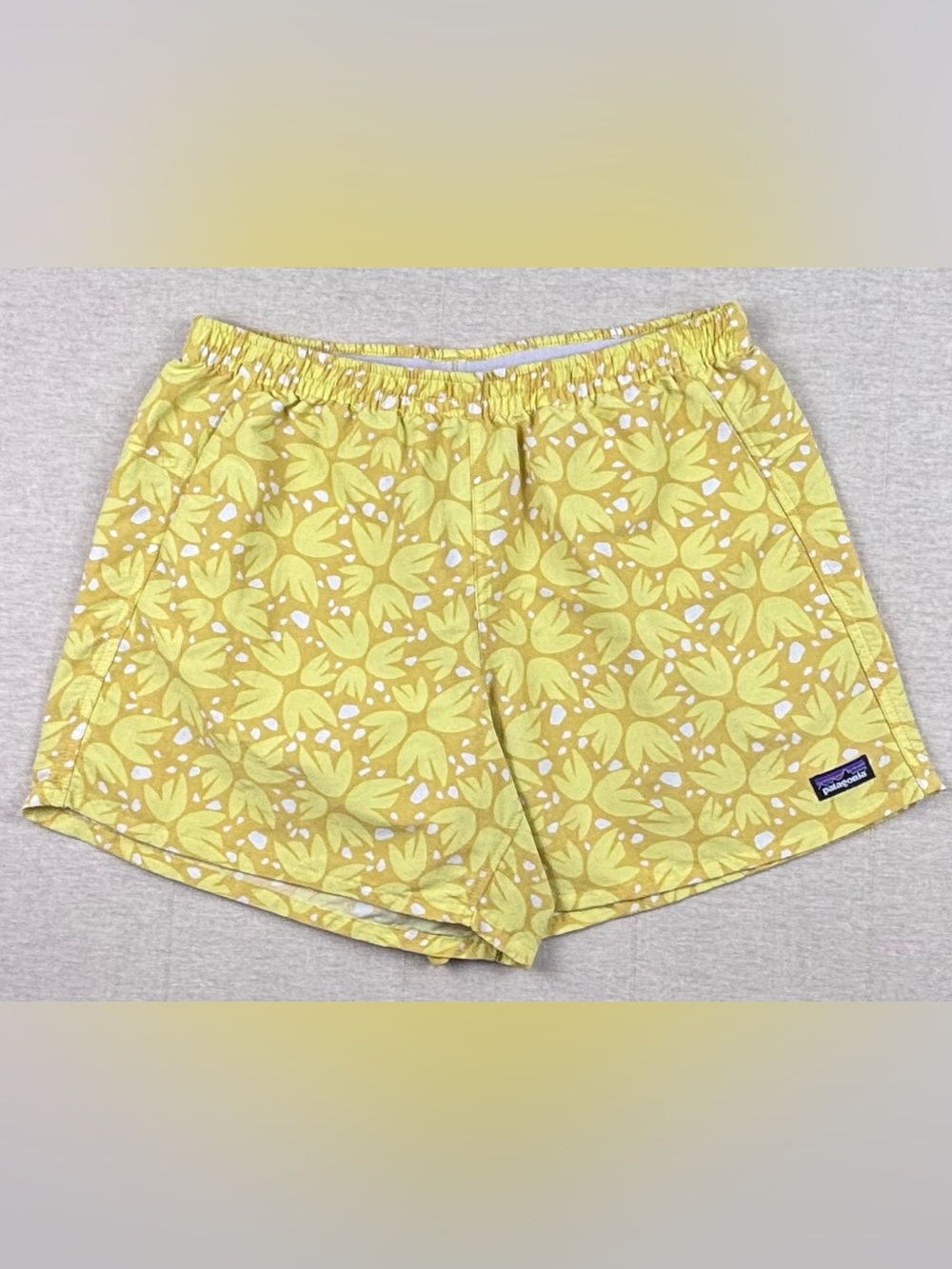 Patagonia Baggies Floral Yellow Nylon Shorts Women’s Medium 4.5” Inseam - Picture 1 of 6